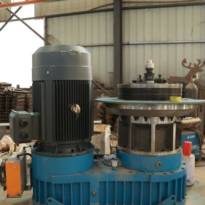 A madeira do dado do plano granula a economia de energia da máquina 1100kg/H 800kg/H inoxidável