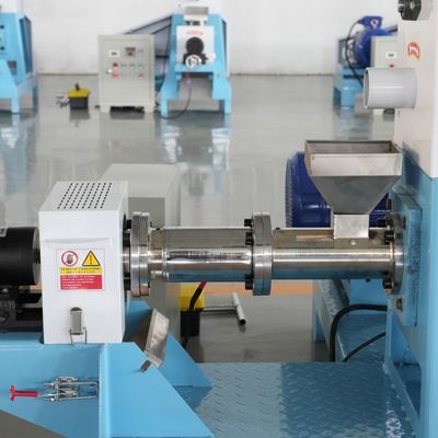 Máquina de pellets de alimentação de peixe flutuante úmida pequena extrusora para alimentação de animais de estimação