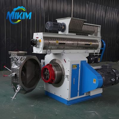 Máquina de salvamento 115x45x95CM da pelota da alimentação das aves domésticas do espaço eficiente