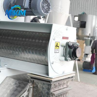 Pelota da alimentação das aves domésticas do alto densidade que faz a máquina para a alimentação dos rebanhos animais