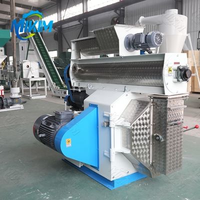 Máquina de processamento de ração para animais Aves Peixes Máquina para fabricar pellets de madeira
