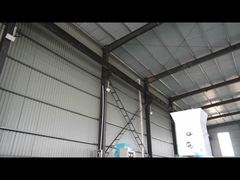 Os peixes de flutuação alimentam a linha de produção