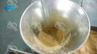 Teste de máquina de pellets de ração para aves